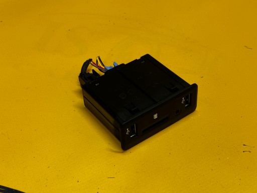 Υποδοχή USB AUX SD RENAULT MEGANE IV