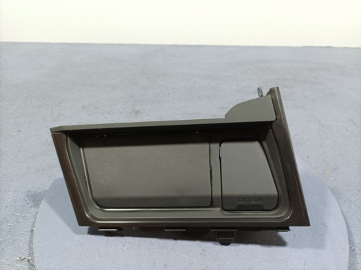 Lexus UX 250H Θάλαμος αποθήκευσης Καταστροφή 2 PIN 58813-76010