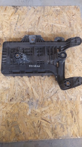 #1K0915333-B# Βάση μπαταρίας VW TOURAN