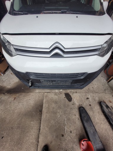 Πλήρες μπροστινό μέρος του Citroen Jumpy III EWP